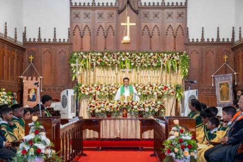 A Tapestry of Tradition: Thanksgiving Service at Cottons